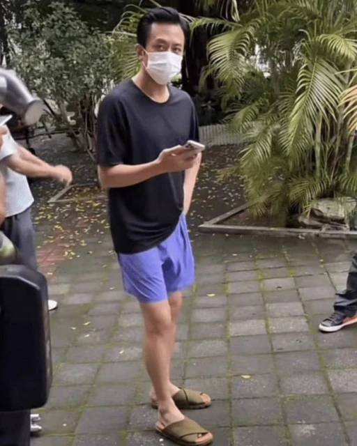 鄧超夫婦片場花絮曝光,鄧超逗孫儷開懷大笑,互相依偎合影互動甜