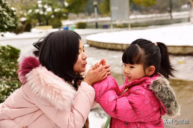 農村夫婦讓表姐帶女兒10餘年，表姐視為己出，女兒：我要留下來