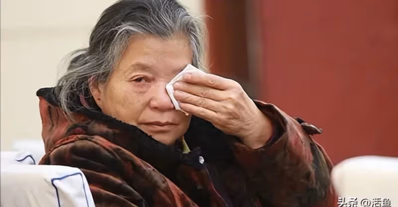 失獨老人撫養男孩19年，不敢告訴其身世，男孩：我會替哥哥盡孝