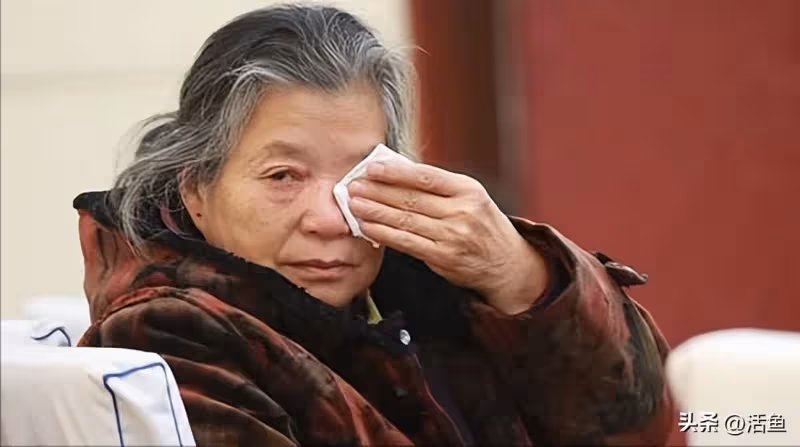 失獨老人撫養男孩19年，不敢告訴其身世，男孩：我會替哥哥盡孝