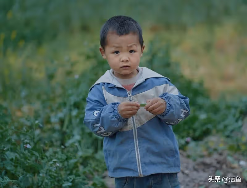 失獨老人撫養男孩19年，不敢告訴其身世，男孩：我會替哥哥盡孝