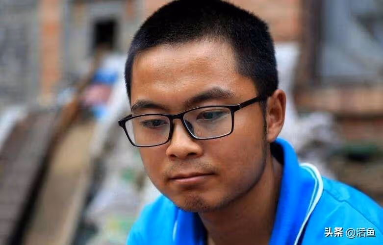 姑姑不想拿出賠償款,媽媽無奈嫁給小叔子,男孩懟姑姑:你不該管