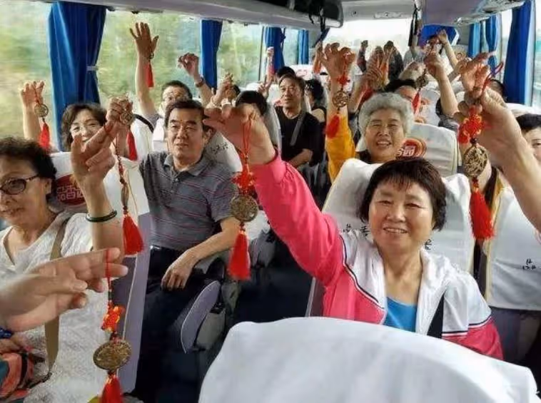 再婚5年後,新老伴給了我8萬,提出的要求讓我為難