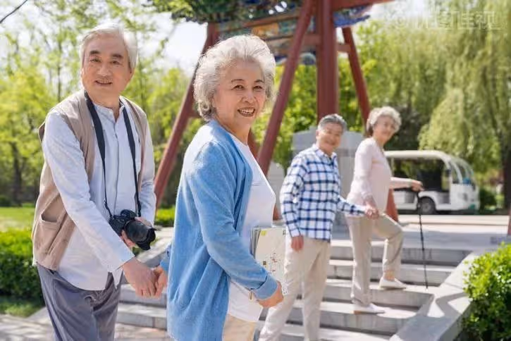 再婚5年後,新老伴給了我8萬,提出的要求讓我為難