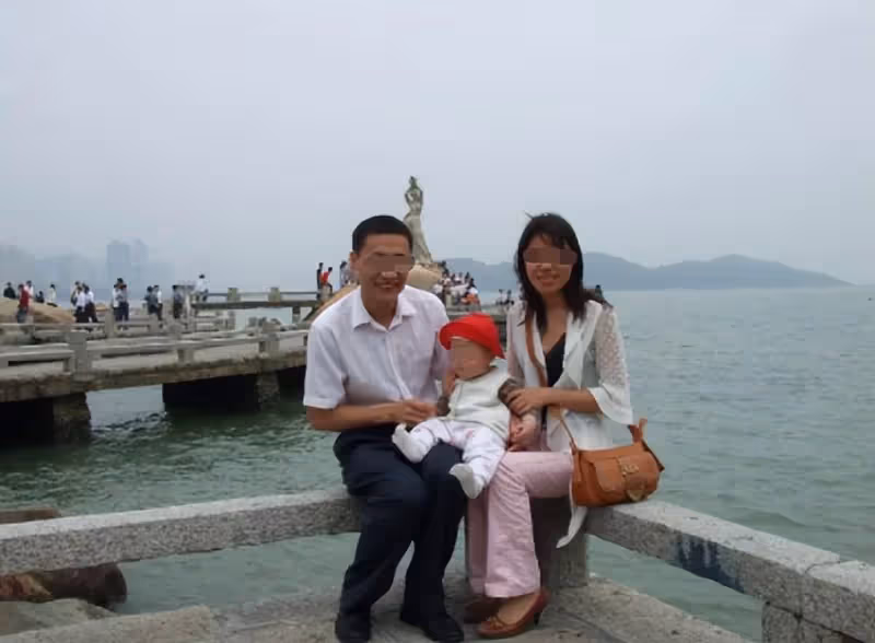 岳母幫我們帶娃,每月要2000,我媽帶不要錢,我讓岳母回去