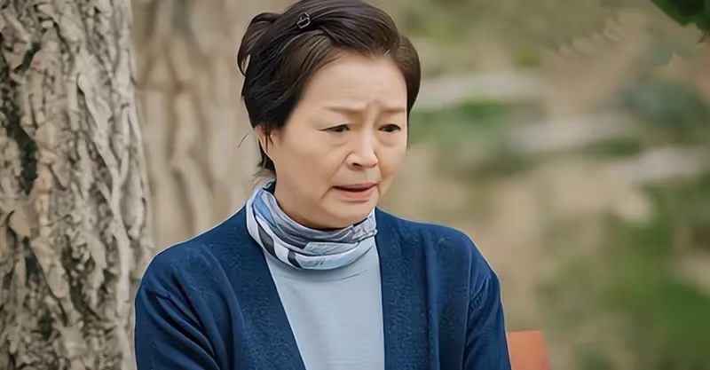 60歲阿姨的哭訴：再婚後幫侄子留學又買房，生病住院才知做錯了