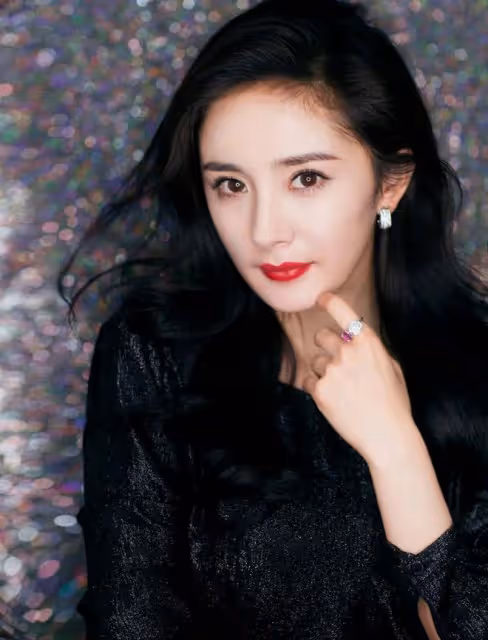 36歲還演偶像劇,捲入上億欠款風波,楊冪何時才能找准自己的定位