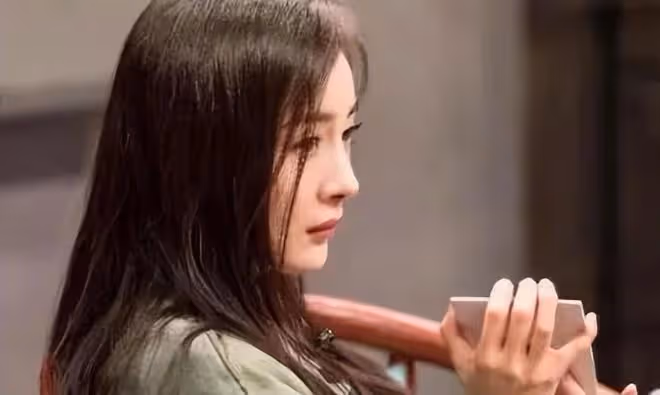 36歲還演偶像劇,捲入上億欠款風波,楊冪何時才能找准自己的定位