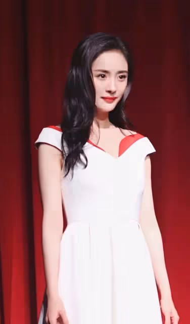 36歲還演偶像劇,捲入上億欠款風波,楊冪何時才能找准自己的定位