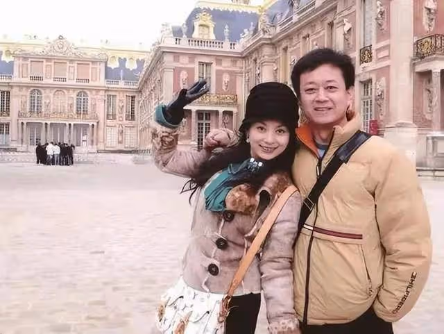 弦子疑遠遁美國,朱軍被證清白回央視,被耽誤的黃金4年誰來還