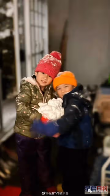6歲貼心家姐全程傍實畫面溫馨!鍾嘉欣4歲仔溜冰勁可愛