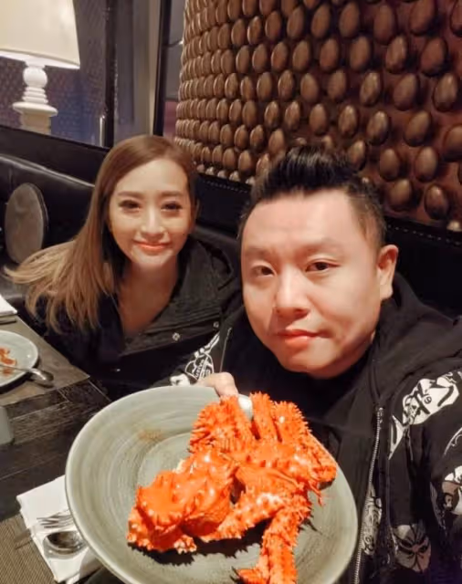 獲圈外人追求!限制級電影女星移居英國,曾經歷離婚及遭男友背叛
