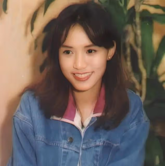 香港知名女星被兒子公主抱!前夫婚內出軌,凈身出戶當單親媽媽