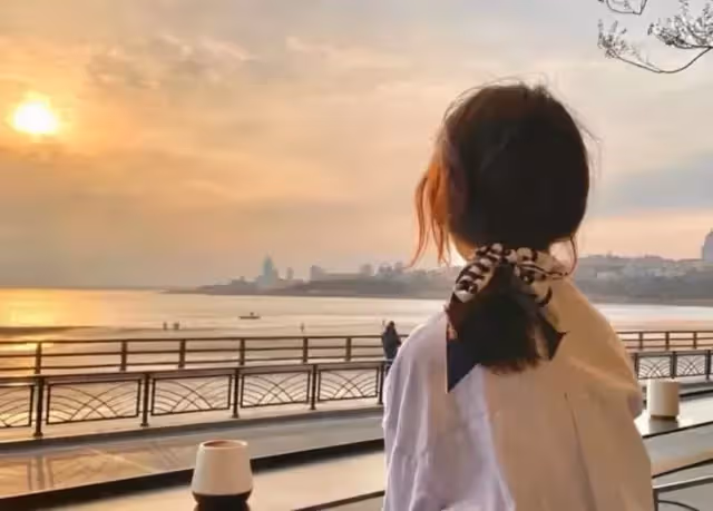 當聽到讓我進產房的時候,婆婆卻懇求醫生想辦法,讓我晚一點生