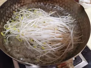 酸辣肥腸粉