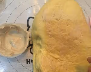 椰蓉夾心小麵包（手工揉膜）