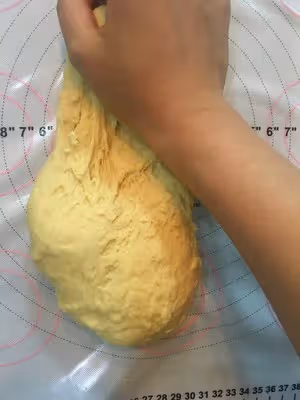 椰蓉夾心小麵包（手工揉膜）