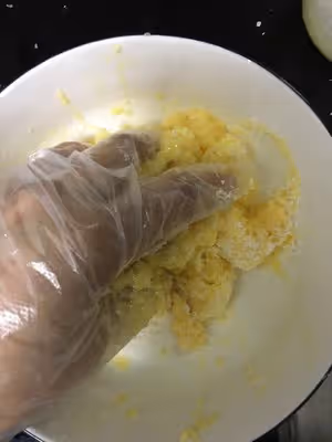 椰蓉夾心小麵包（手工揉膜）
