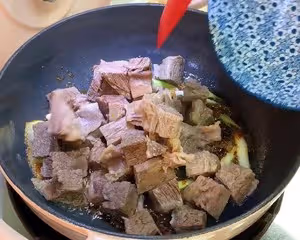 牛肉燉土豆（牛肉燒土豆）