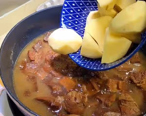 牛肉燉土豆（牛肉燒土豆）
