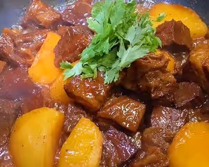 牛肉燉土豆（牛肉燒土豆）