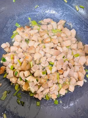 入口即化肥而不膩吃上一百次都還想吃的神仙滷肉飯！！！（台式）