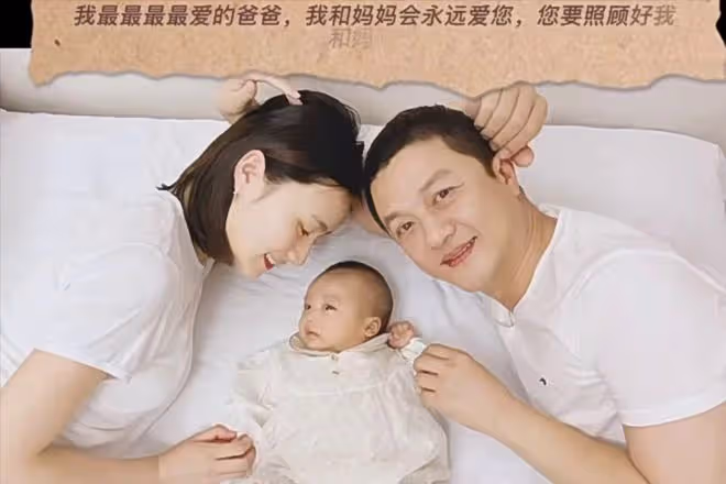 海哈金喜首曬產女視頻，在產房拍全家福，李亞鵬接李嫣回國超幸福