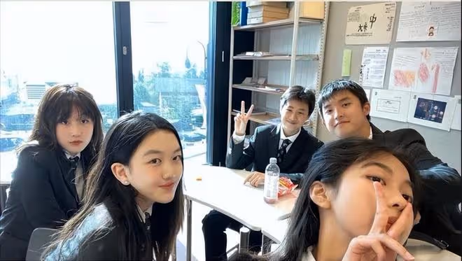 16歲李嫣寒假回國，李亞鵬分享接機視頻，感慨女兒怎麼這麼好看