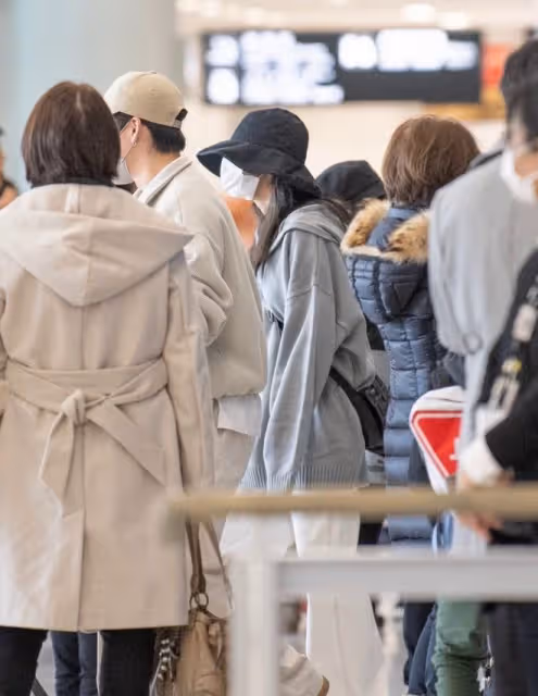 D社曝李鍾碩IU相戀，在聖誕節赴日本約會，更多戀愛蛛絲馬跡被扒