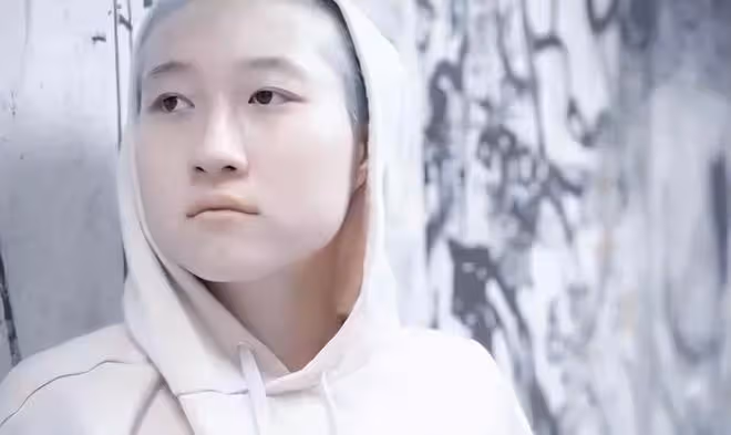 吳綺莉獨自迎新年，和寵物貓一起過生活，女兒吳卓林繼續叛逆