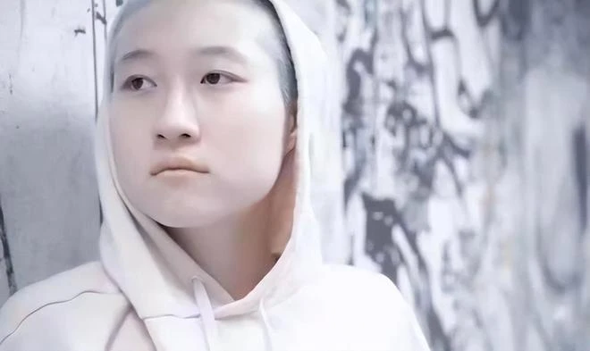 吳綺莉獨自迎新年,和寵物貓一起過生活,女兒吳卓林繼續叛逆