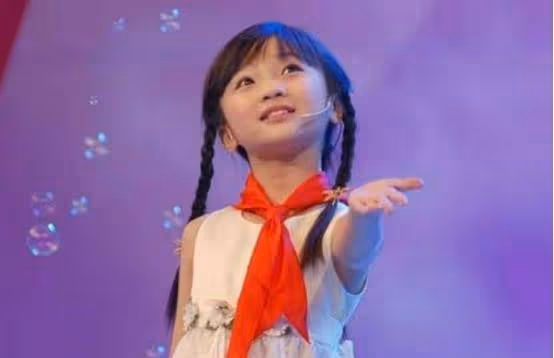 9歲成名遭質疑，時隔12年再上熱搜：被母親操控的人生有多可怕