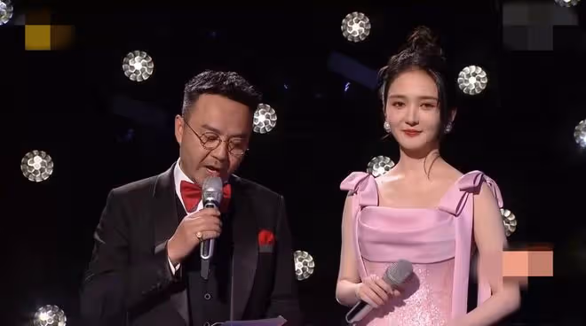 2023跨年晚會看點多，王一博換台開唱，去年6大翻車名場面太尷尬