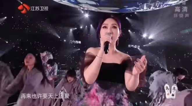 2023跨年晚會看點多，王一博換台開唱，去年6大翻車名場面太尷尬