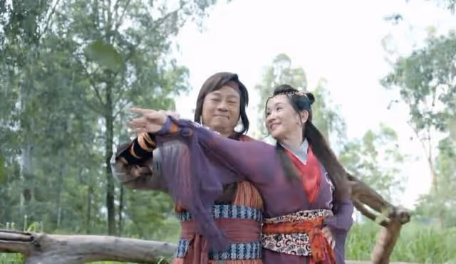 TVB戲骨新劇再披古裝戲服！一人飾兩角難度大，高顏值女兒已出道
