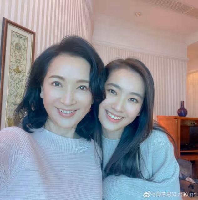 TVB戲骨新劇再披古裝戲服！一人飾兩角難度大，高顏值女兒已出道