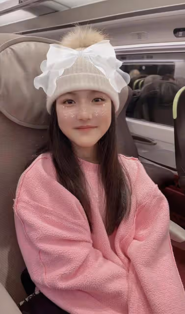 李湘帶王詩齡到杜拜跨年，坐頭等艙一趟需八萬，母女同框像姐妹