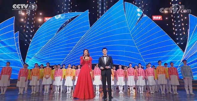 央視跨年盤點:廖昌永穩重,孫楠臉僵顯疲態,王鷗毛曉彤似少女