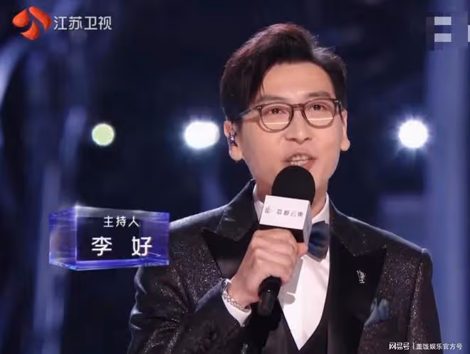 跨年主持哪家強!楊瀾凍齡狀態好,張純燁遭吐槽,李響耳朵出圈