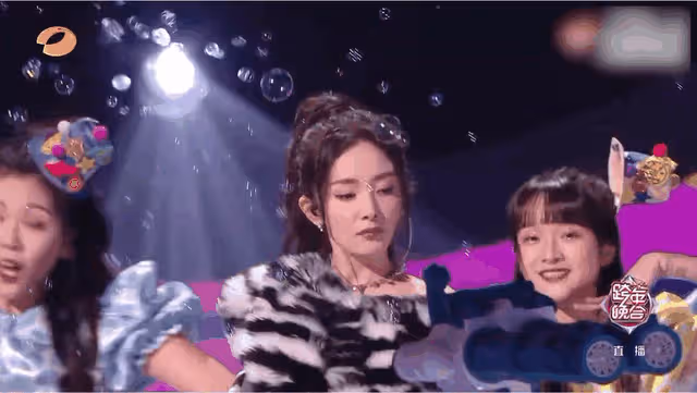 跨年晚會女星大PK:楊冪裝嫩,楊紫臉腫,關曉彤又被造型師坑了