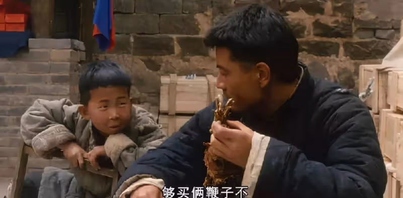 他從丑角逆襲成著名導演，今身價過10億，娶漂亮妻子成人生贏家