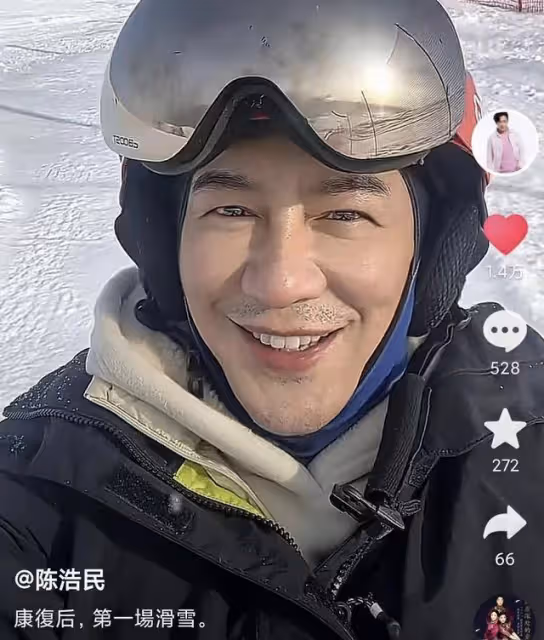 勇氣可嘉！陳浩民一家陽康後新疆旅行，愛妻零下20度滑雪穿小背心