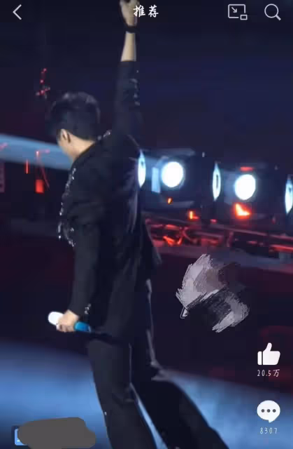 2023跨年晚會殺瘋了名場面：王俊凱單手吊威亞，王一博赤腳跳舞