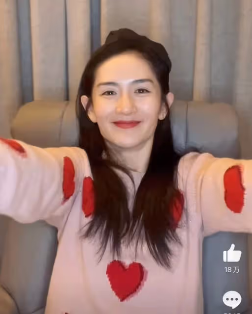 曝何炅爸爸去世已出殯，跨年夜上含淚主持，感謝醫護人員被嘲作秀