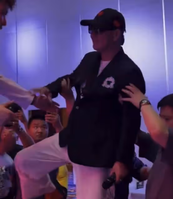 萬梓良現狀不樂觀：演出半小時氣喘吁吁，身形消瘦險些摔倒
