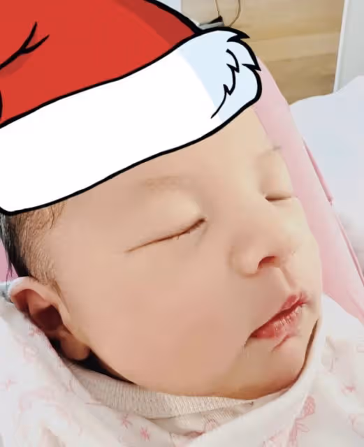 周杰倫新年帶妻兒逛街，7歲小周周為家人拍照，牽手爸爸身高矚目