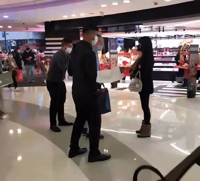 劉鑾雄呂麗君同框被拍，一紙聲明給甘比安全感，風流大劉變痴情了