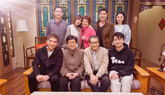 24小時內：娛樂圈2人病逝2對情侶官宣，還有一對秀恩愛，悲喜不同