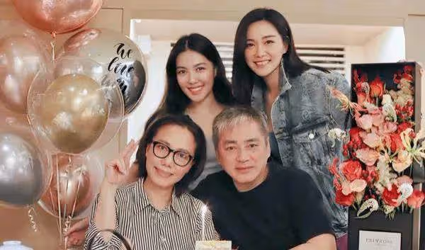 24小時內：娛樂圈2人病逝2對情侶官宣，還有一對秀恩愛，悲喜不同