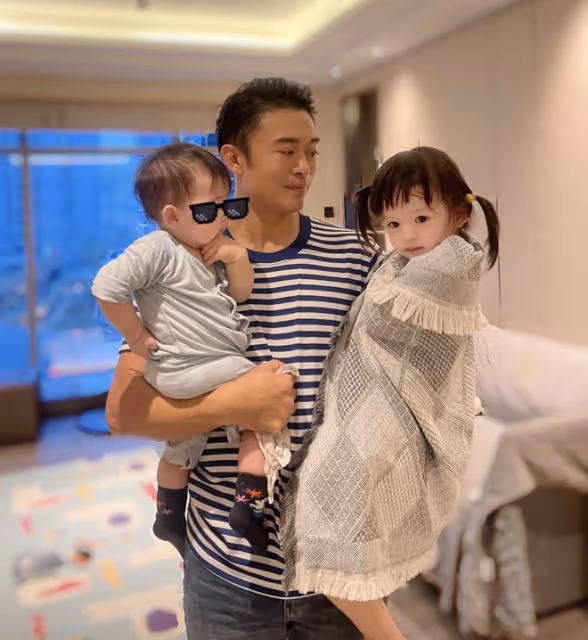 暗示婚變？賈曉晨發文慶結婚7周年，樊少皇卻轉發稱我們要離婚了